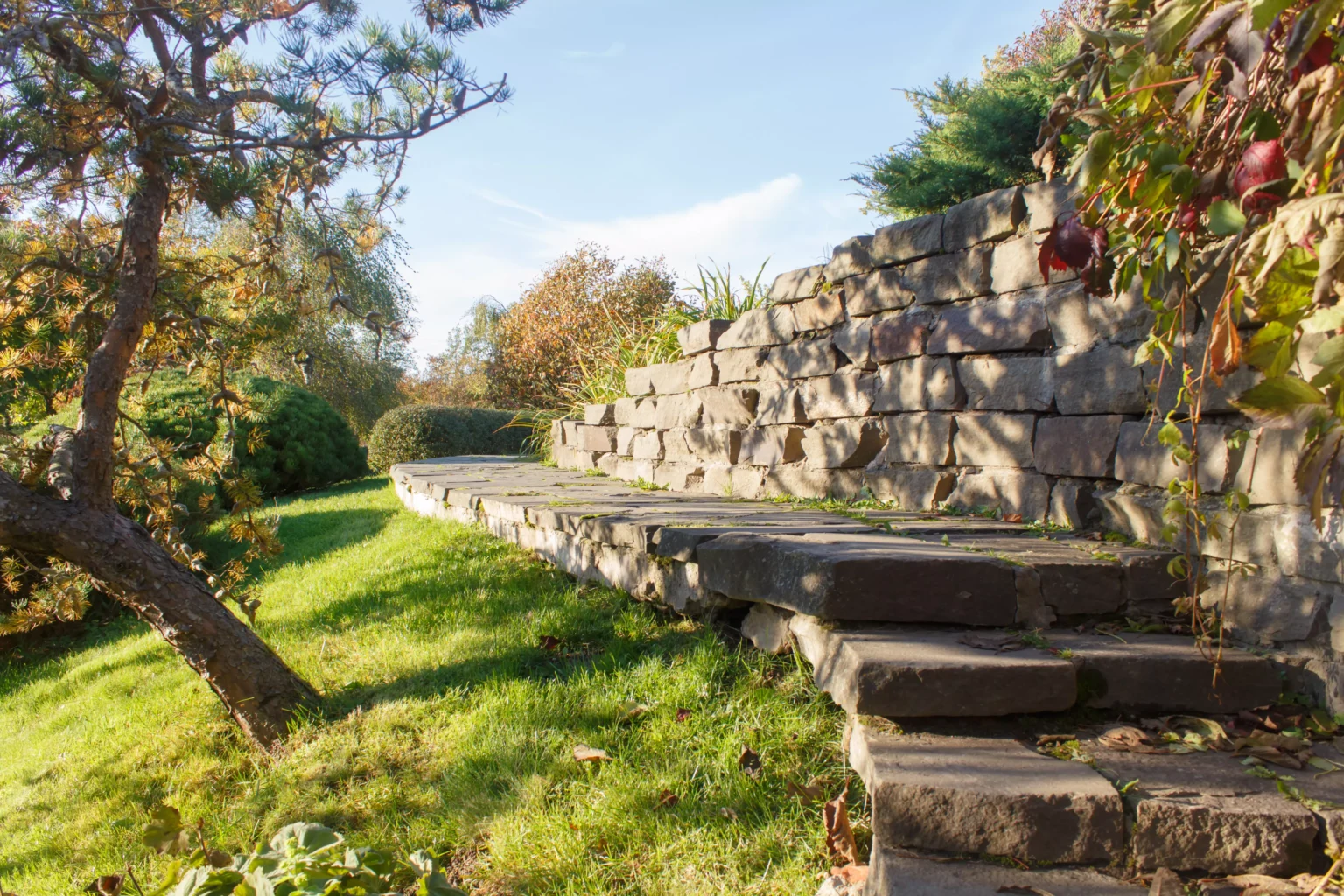 aménagement jardin en pente